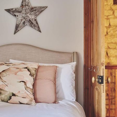 Large Stylish Luxury Cotswold Cottage - Ideal For Families, W/ Ev Charging 앤도버스포드 외부 사진