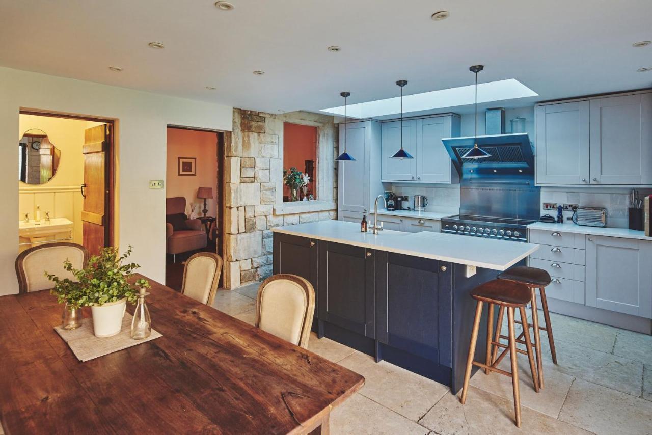 Large Stylish Luxury Cotswold Cottage - Ideal For Families, W/ Ev Charging 앤도버스포드 외부 사진