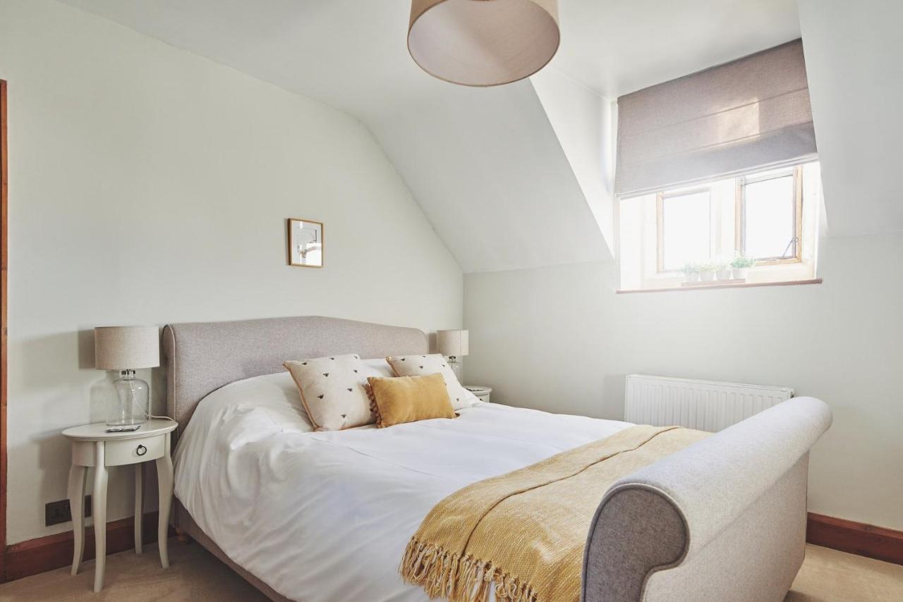 Large Stylish Luxury Cotswold Cottage - Ideal For Families, W/ Ev Charging 앤도버스포드 외부 사진