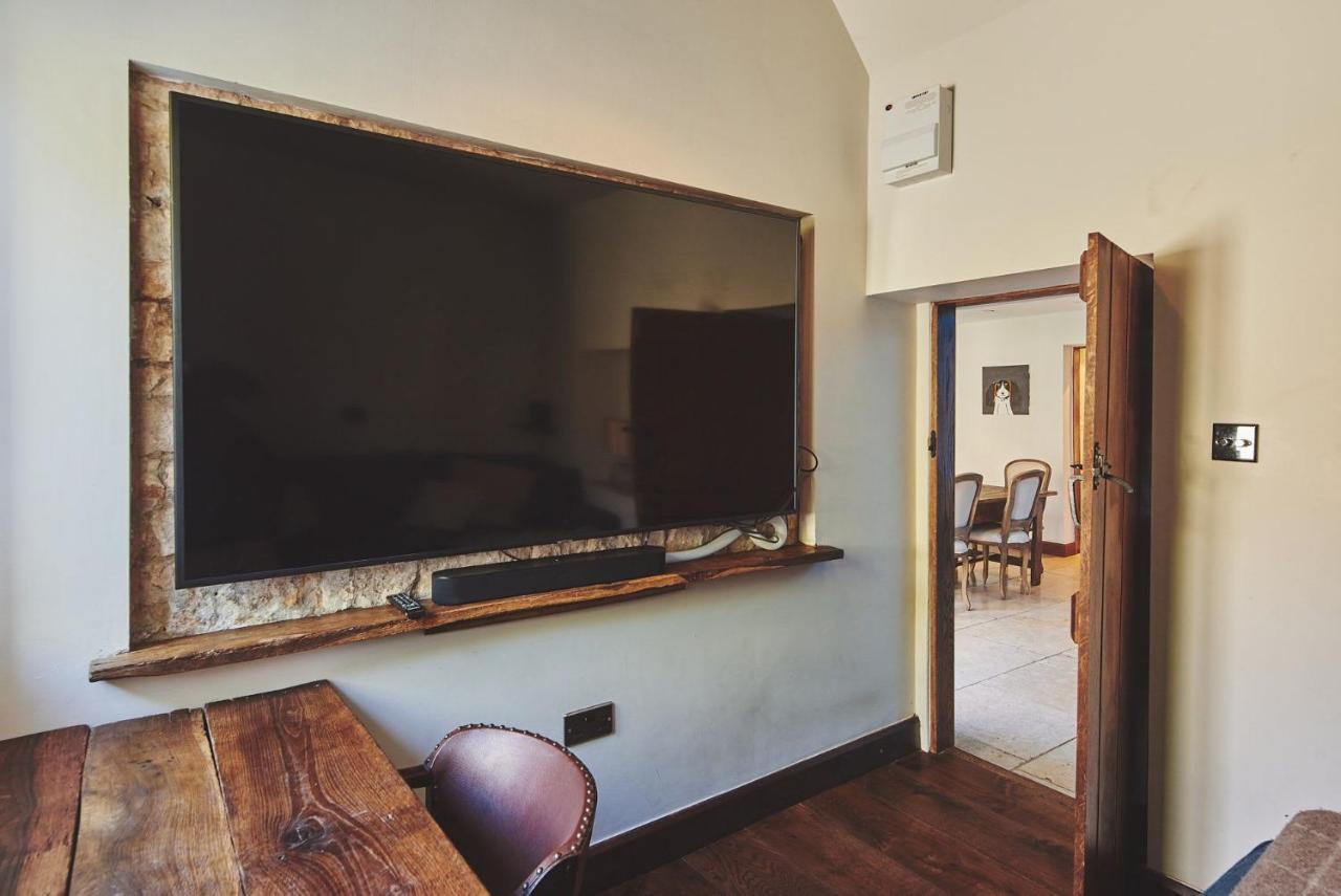 Large Stylish Luxury Cotswold Cottage - Ideal For Families, W/ Ev Charging 앤도버스포드 외부 사진