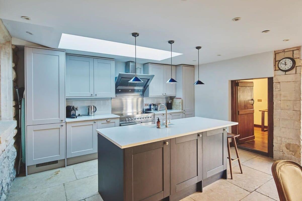 Large Stylish Luxury Cotswold Cottage - Ideal For Families, W/ Ev Charging 앤도버스포드 외부 사진