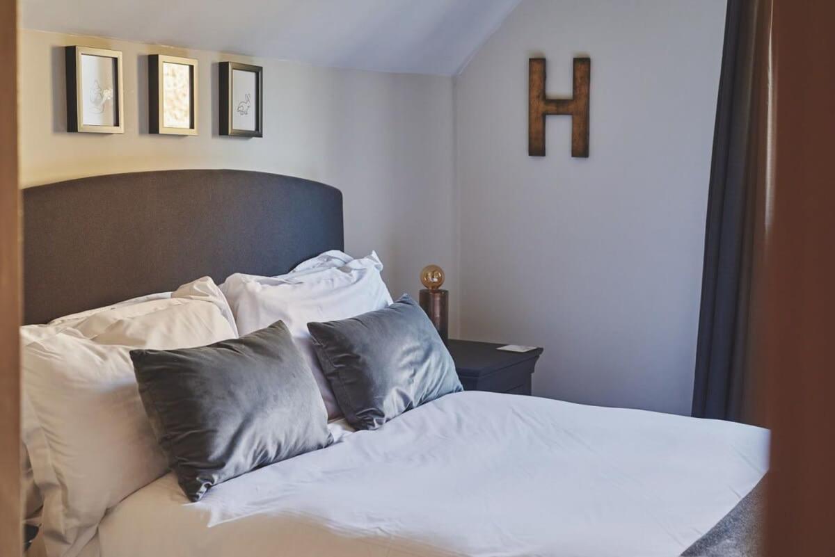 Large Stylish Luxury Cotswold Cottage - Ideal For Families, W/ Ev Charging 앤도버스포드 외부 사진