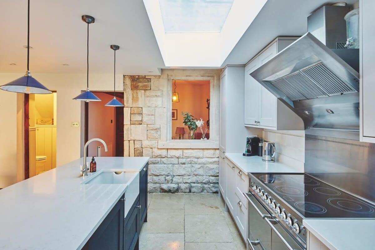 Large Stylish Luxury Cotswold Cottage - Ideal For Families, W/ Ev Charging 앤도버스포드 외부 사진