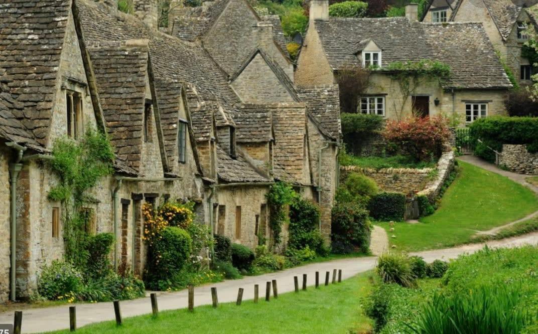 Large Stylish Luxury Cotswold Cottage - Ideal For Families, W/ Ev Charging 앤도버스포드 외부 사진