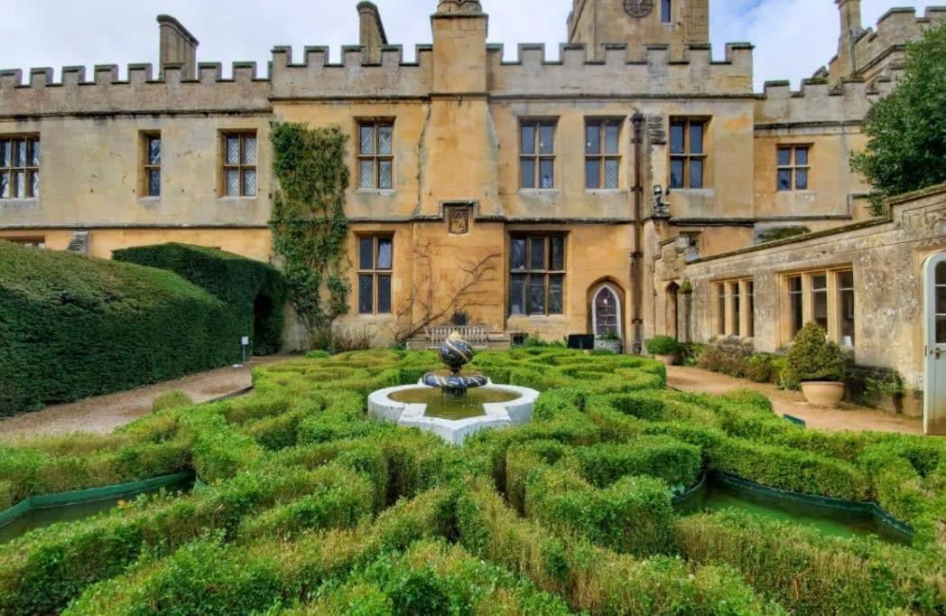 Large Stylish Luxury Cotswold Cottage - Ideal For Families, W/ Ev Charging 앤도버스포드 외부 사진
