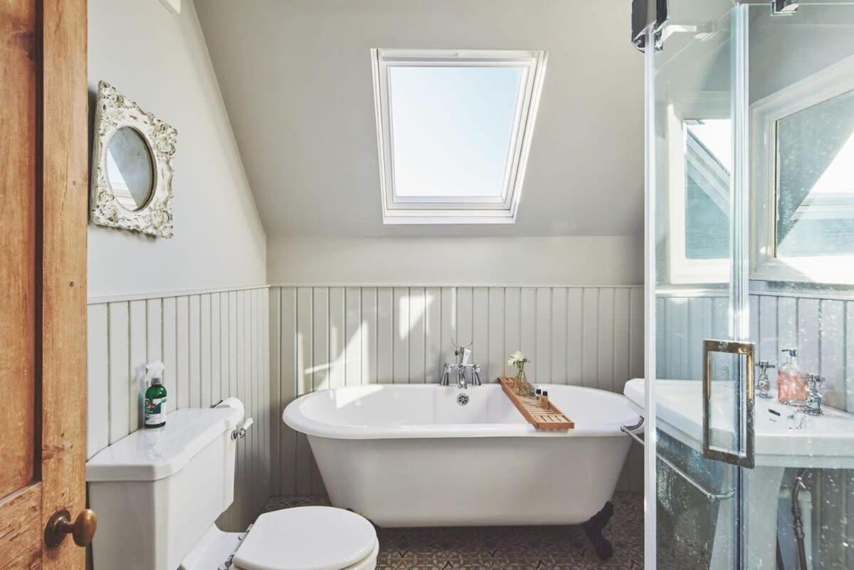 Large Stylish Luxury Cotswold Cottage - Ideal For Families, W/ Ev Charging 앤도버스포드 외부 사진