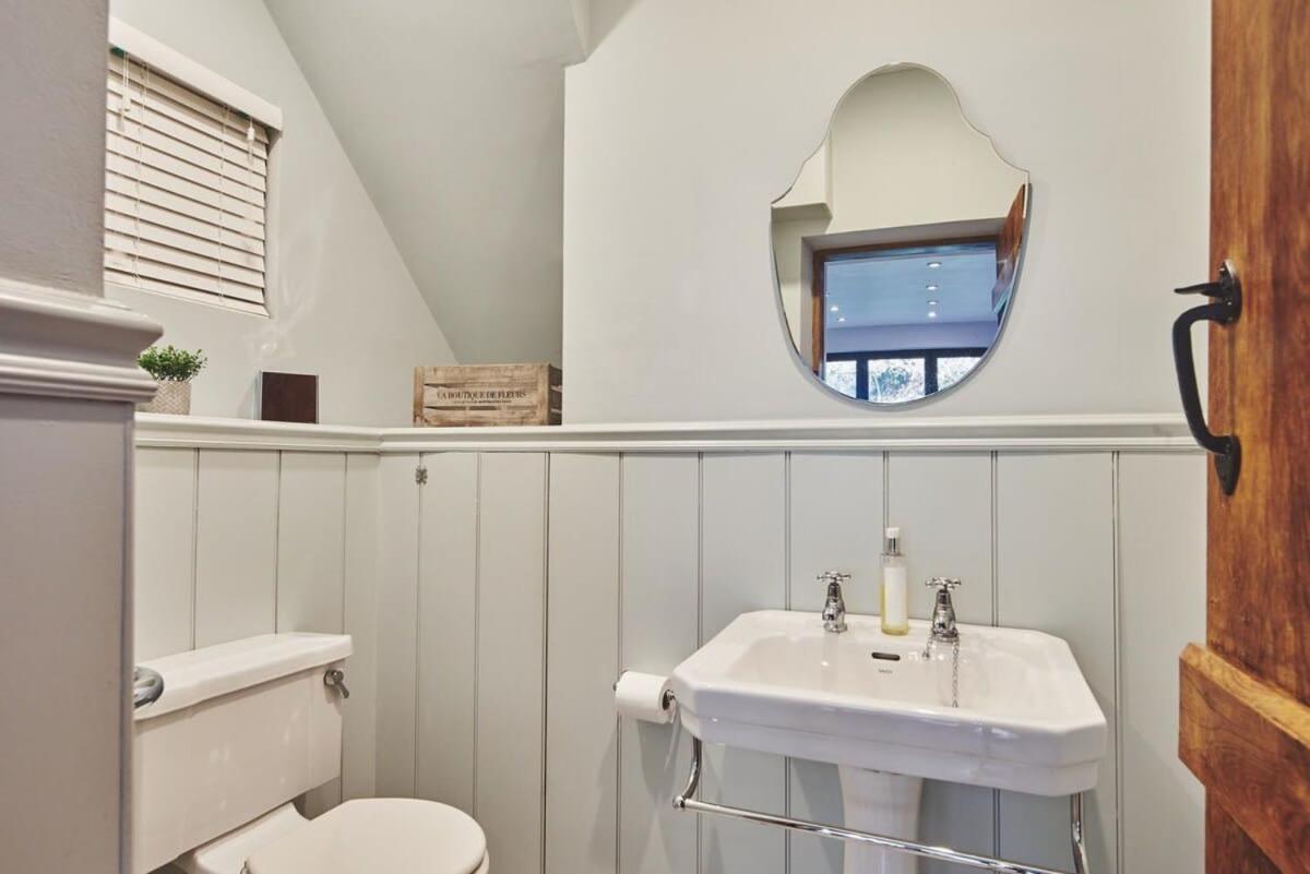 Large Stylish Luxury Cotswold Cottage - Ideal For Families, W/ Ev Charging 앤도버스포드 외부 사진
