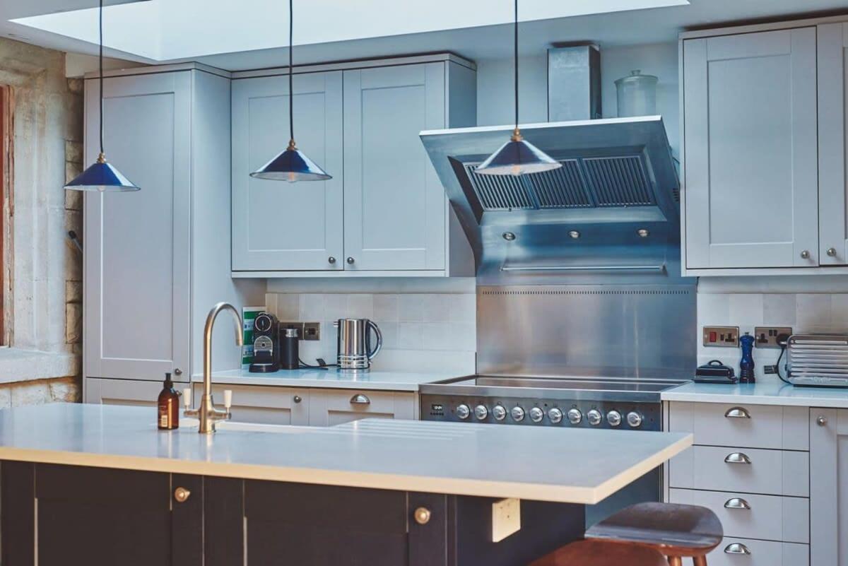 Large Stylish Luxury Cotswold Cottage - Ideal For Families, W/ Ev Charging 앤도버스포드 외부 사진