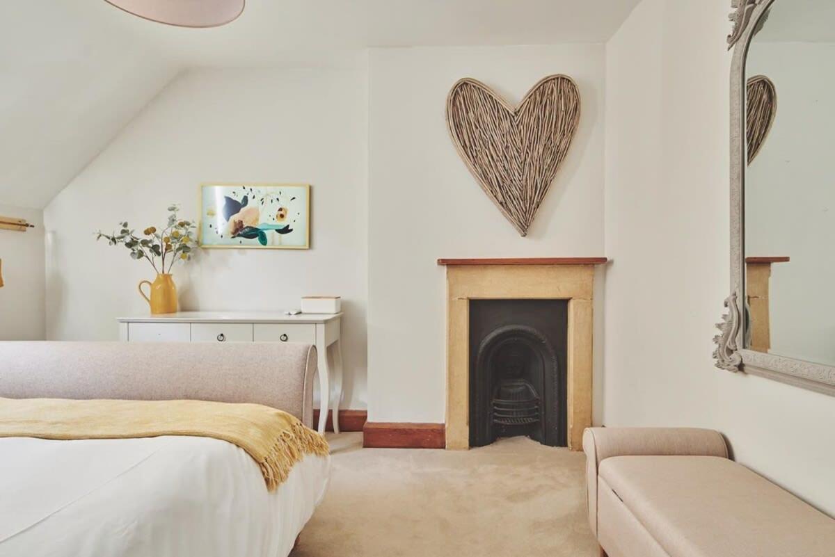 Large Stylish Luxury Cotswold Cottage - Ideal For Families, W/ Ev Charging 앤도버스포드 외부 사진