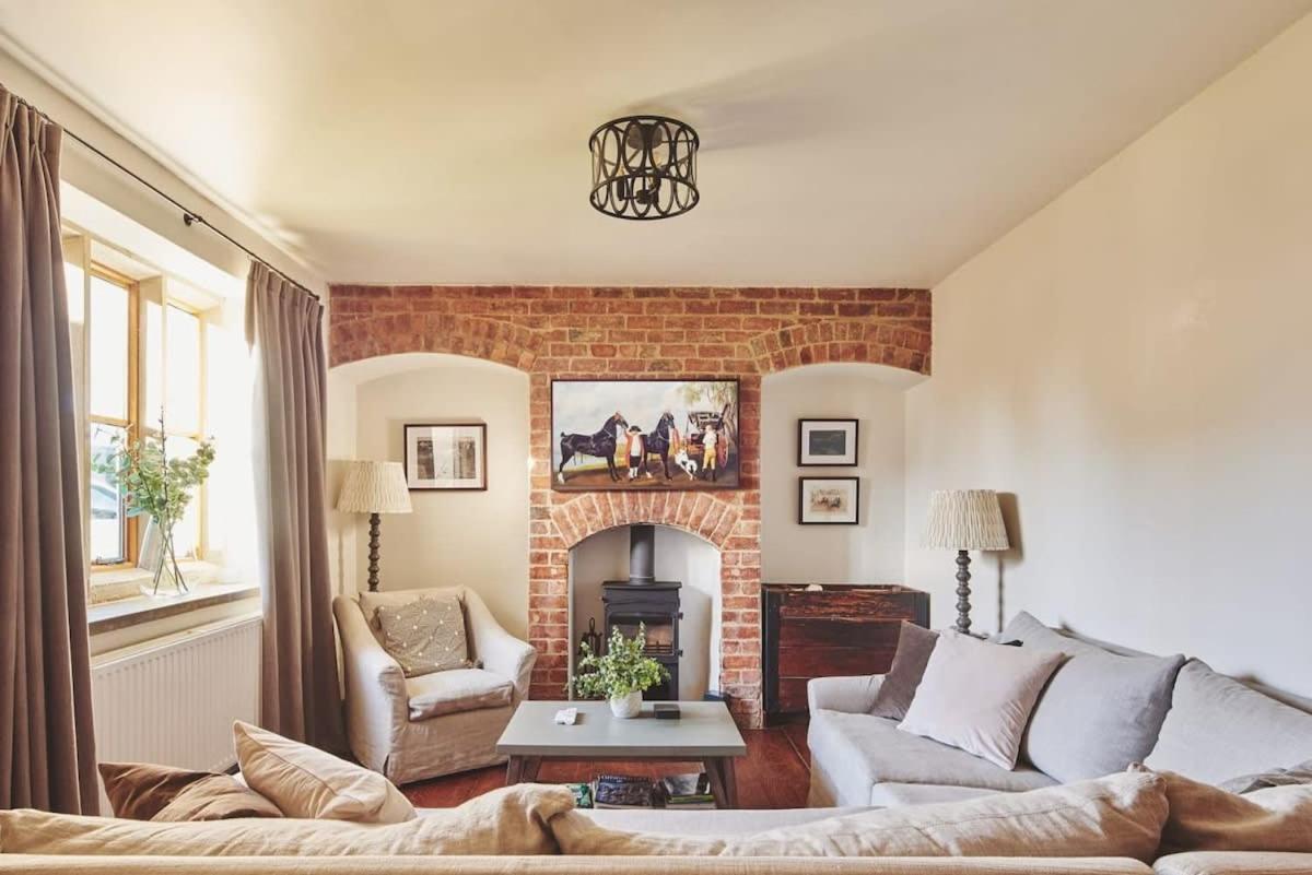 Large Stylish Luxury Cotswold Cottage - Ideal For Families, W/ Ev Charging 앤도버스포드 외부 사진