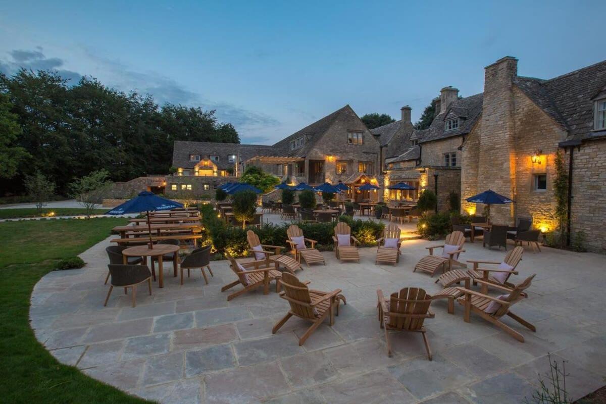 Large Stylish Luxury Cotswold Cottage - Ideal For Families, W/ Ev Charging 앤도버스포드 외부 사진