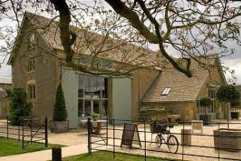 Large Stylish Luxury Cotswold Cottage - Ideal For Families, W/ Ev Charging 앤도버스포드 외부 사진