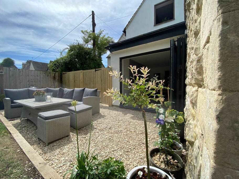 Large Stylish Luxury Cotswold Cottage - Ideal For Families, W/ Ev Charging 앤도버스포드 외부 사진