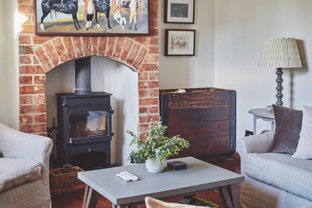 Large Stylish Luxury Cotswold Cottage - Ideal For Families, W/ Ev Charging 앤도버스포드 외부 사진